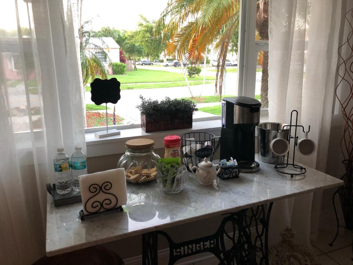 Villa Olivia Guest Rooms Hollywood Buitenkant foto