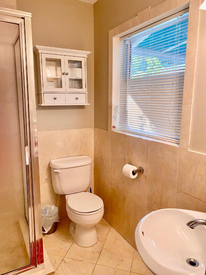 Villa Olivia Guest Rooms Hollywood Buitenkant foto