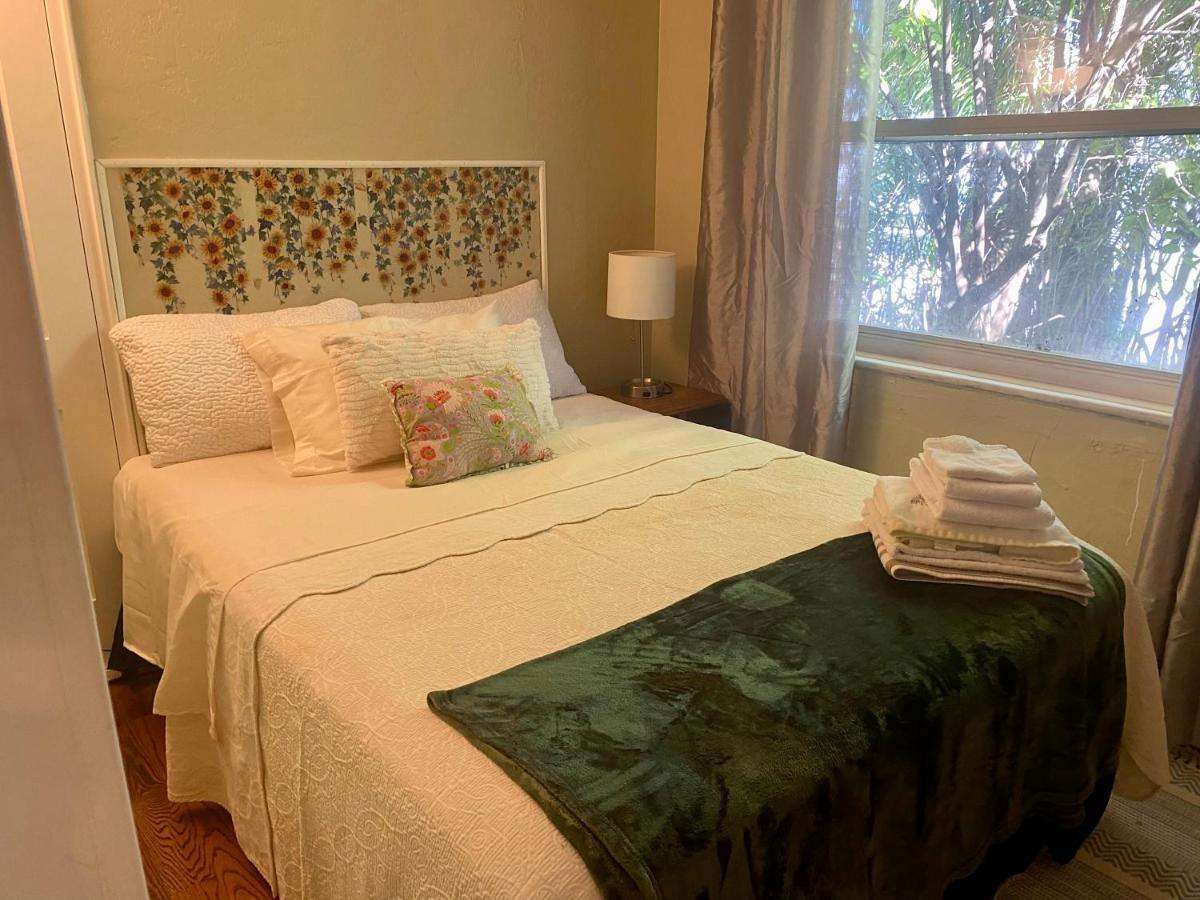 Villa Olivia Guest Rooms Hollywood Buitenkant foto