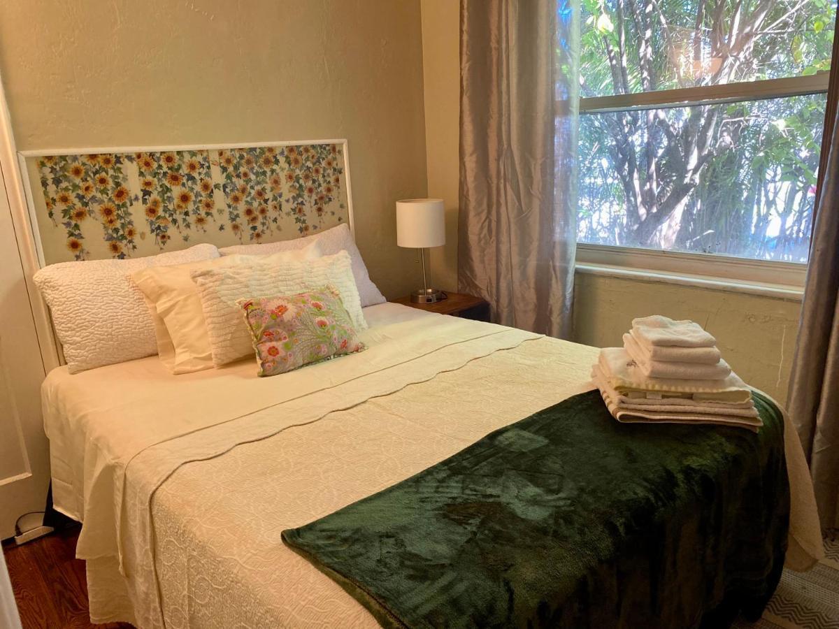 Villa Olivia Guest Rooms Hollywood Buitenkant foto